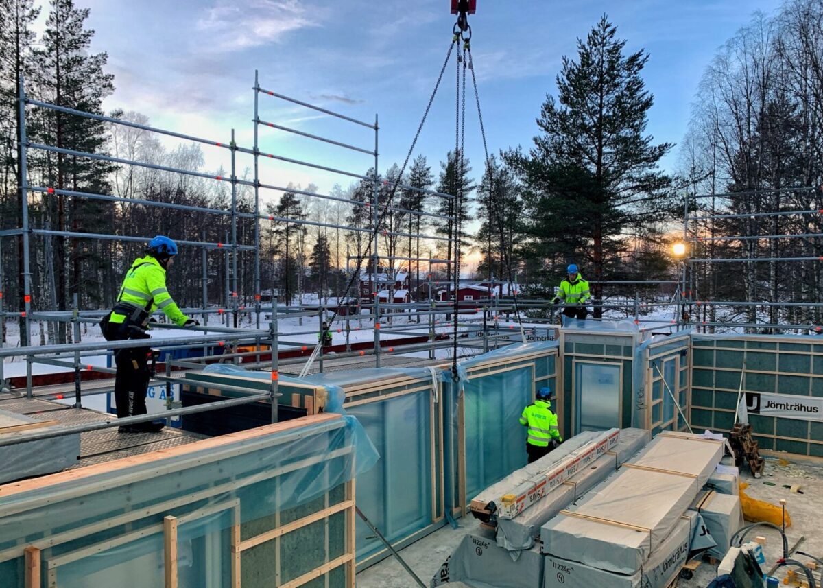 Jorntrahus Tillsammans forverkligar Jorntrahus och Contractor husdrommar fritidshus byggsats prefabricerade